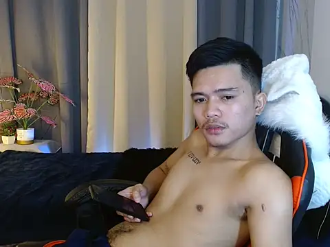 YourNaughtyTwink_69 在線直播表演