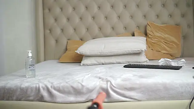 AprilHadid Live XXX-chat