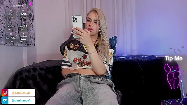 daniii_mua 网络视讯表演