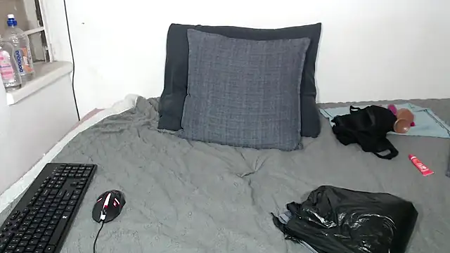 DarkBerry57 Show in webcam