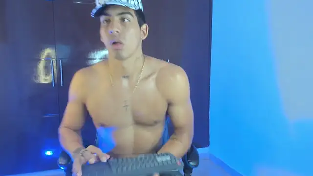 Czat XXX na żywo – Milo_LatinBoy