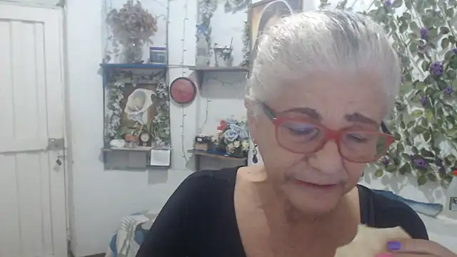 FunnyGrandma Show in webcam