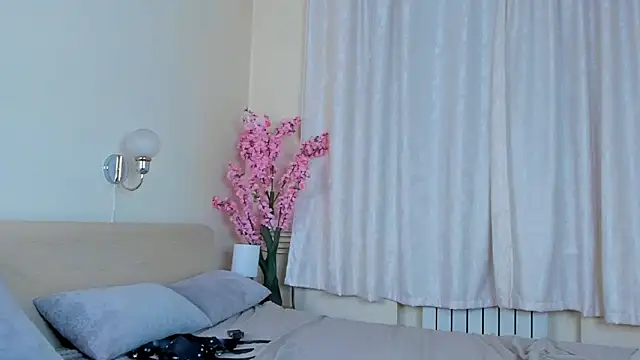 PeachMirth Show in webcam