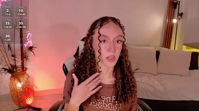 ChloeMoretiのライブXXXチャット