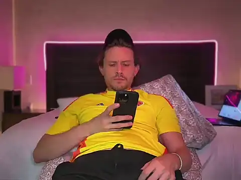 mcklister_kinky_feets 웹캠 쇼