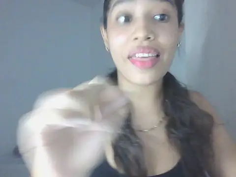 VictoriaSkinny Adlı Modelin Canlı XXX Sohbeti
