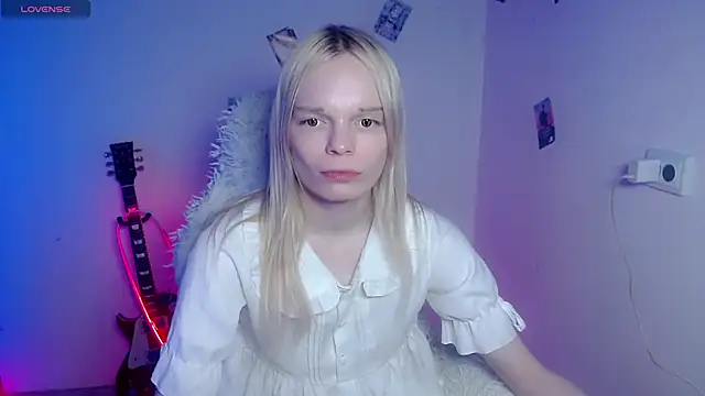 Pertunjukan Kamera Web Emily_Nyaffee