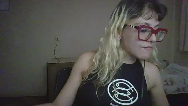 Show de BlondieTami na webcam
