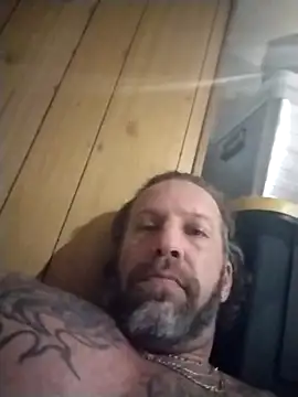 AceticPinscher Show in webcam