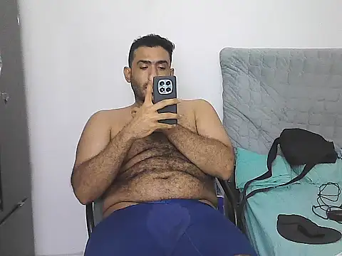 AlphaLatinoBear Pertunjukan Webcam