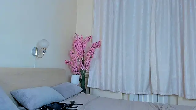 PeachMirth's Webcam Show