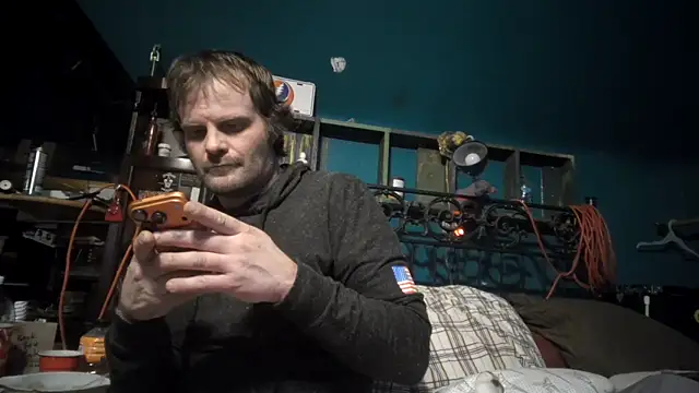 charactrzero: διαδικτυακό σόου στην κάμερα