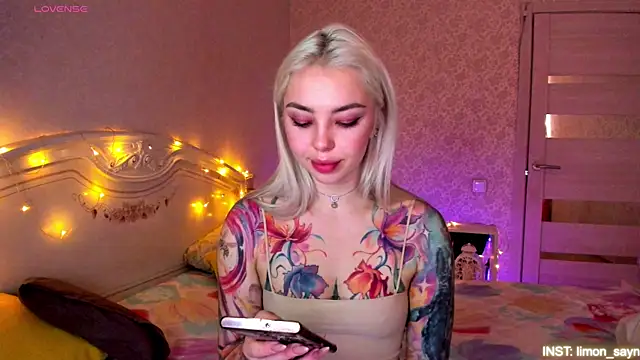 Chat XXX en directo de LillyMoure_