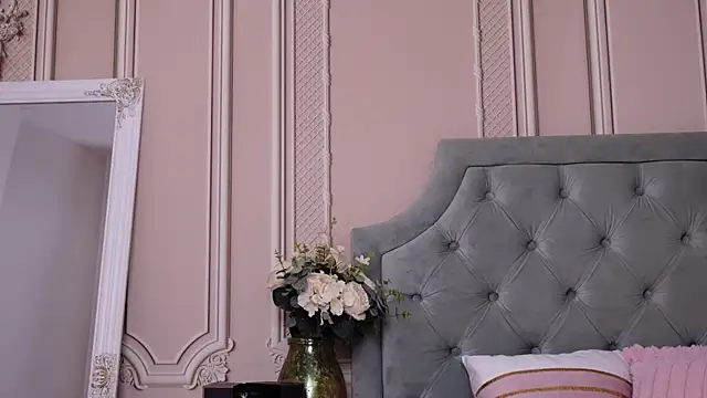 LucyAddison: онлайн-секс-чат