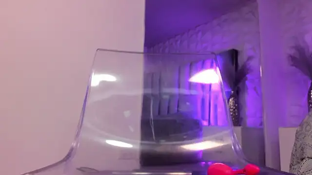 HollyPeach: онлайн-секс-чат