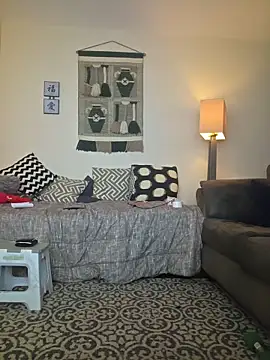 Show modela piggylatino na web-kameri