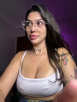 tiphanyari: онлайн-секс-чат