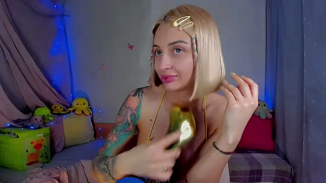 Chat +18 de YourLizzyDoll ao vivo