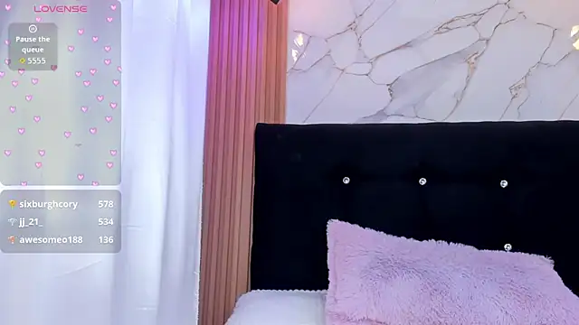 Anniie__Evans Adlı Modelin Canlı XXX Sohbeti