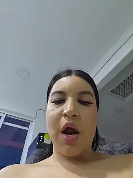 Pretty_Julieta's Live XXX Chat