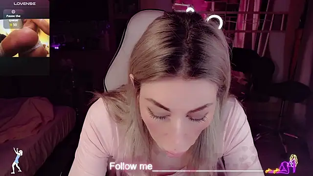 AnnieGOld_'s Live XXX Chat