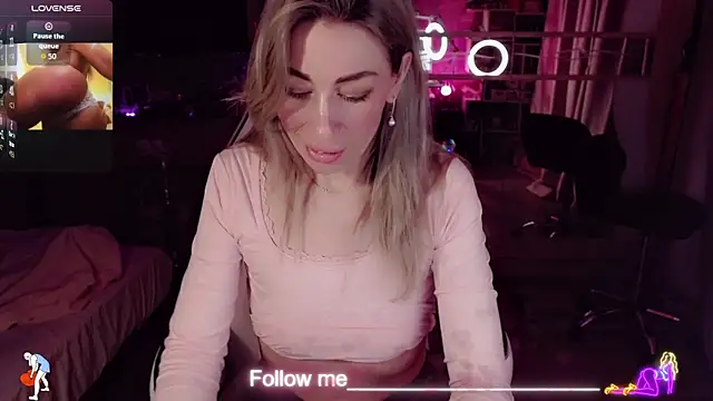 AnnieGOld_ Chat XXX in diretta