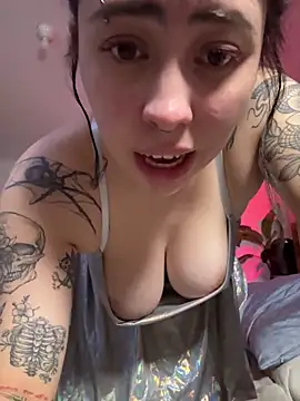 Draculona-666's Webcam Show