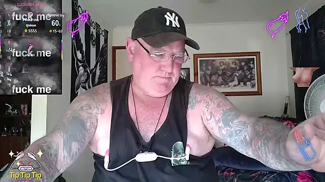 KINKYBLUEYES69's Webcam Show