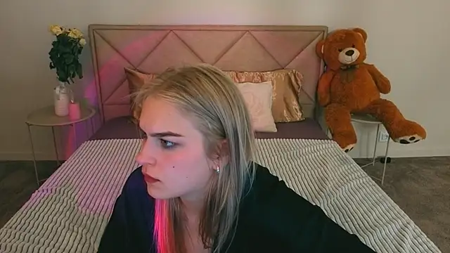 AlinaLiiiのライブXXXチャット