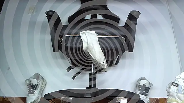 Czat XXX na żywo – Alphacashmaster777