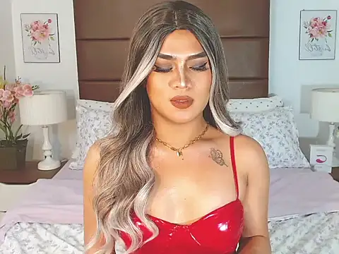 PlayfullBella Show in webcam