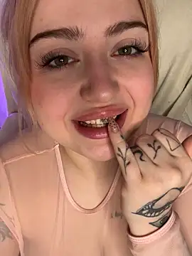 KellyMoors Chat XXX live