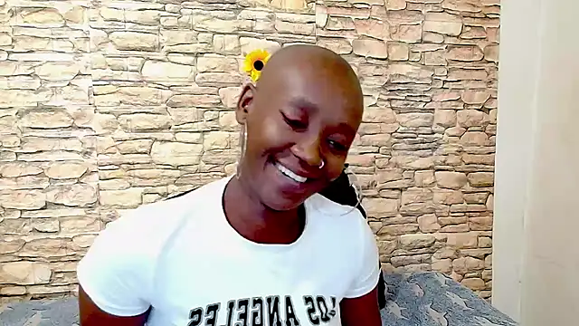 EbonyOlive69 Adlı Modelin Canlı XXX Sohbeti