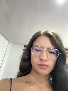 Chatroom XXX en direct de JulianaLaurent