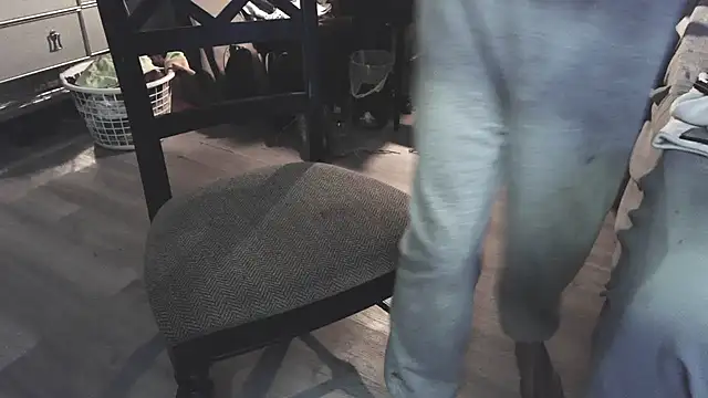 Pokazy przed kamerką – Tommy_Love23