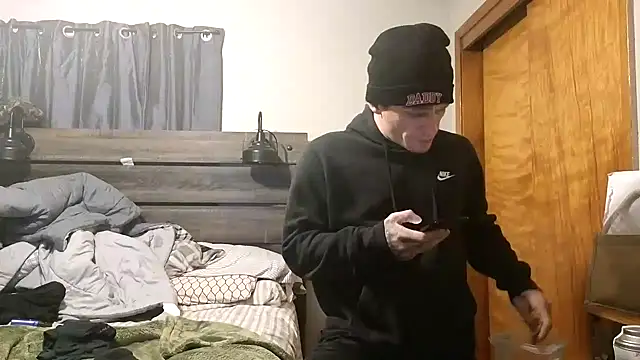 spazz247 Adlı Modelin Canlı XXX Sohbeti