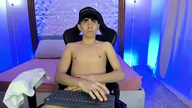 Michaell_twinkk_'s Webcam Show