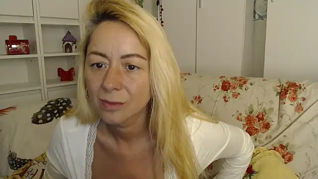 _karolynesyera_ Live XXX Chat