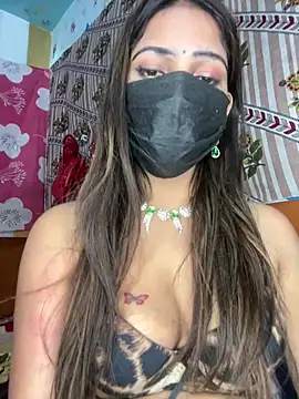 CUTI-NAINA Adlı Modelin Canlı XXX Sohbeti