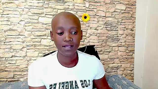 Pokazy przed kamerką – EbonyOlive69