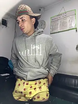 Daddyrich_632 Adlı Modelin Canlı XXX Sohbeti