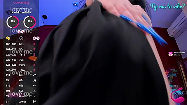 Mayzzie: онлайн-секс-чат