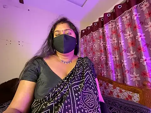 LouleyRaniiのライブXXXチャット