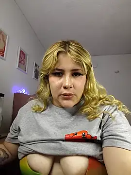 KitCatxx Show in webcam