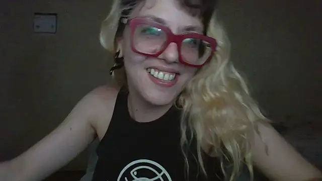 BlondieTami Adlı Modelin Canlı XXX Sohbeti