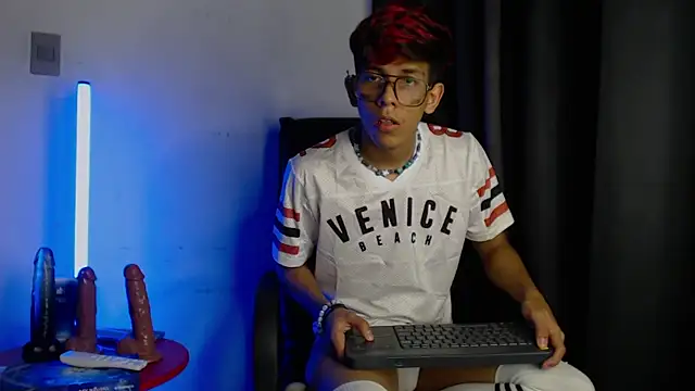 Bryan_Santos_z's Webcam Show