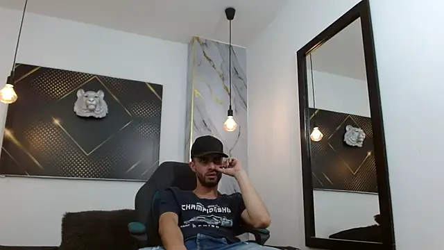 Онлайн чат XXX KingOfTemptation