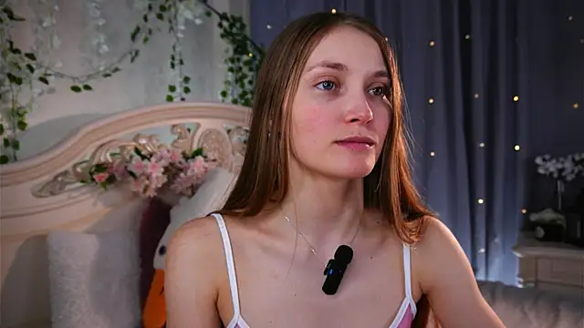 แชท XXX สดของ MonaEldon