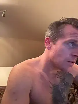 DILFiGuess1 élő XXX-chatje