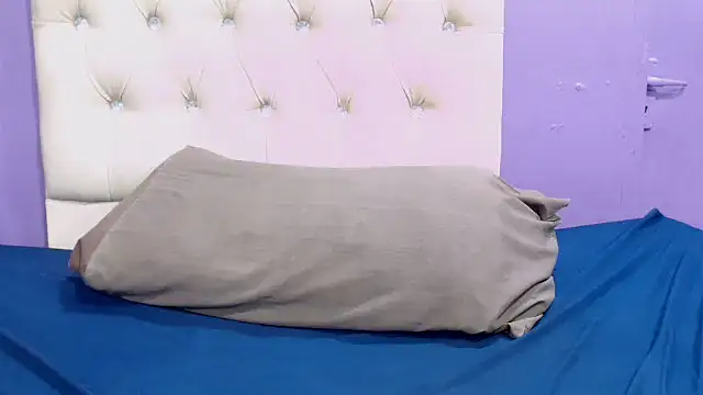 DARKGIANTMELANIN live XXX chat